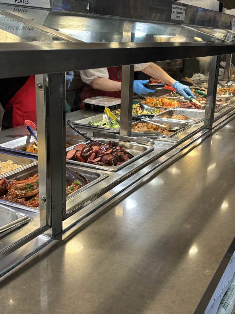 大華超市裡面的熟食區